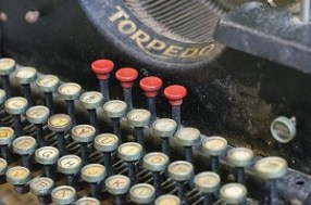 typewriter-2749503_640