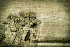 war monument-1615344_640